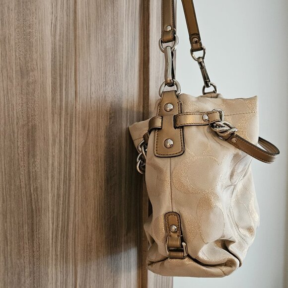 Authentic Coach Signature Brooke Hobo - Picture 3 of 5